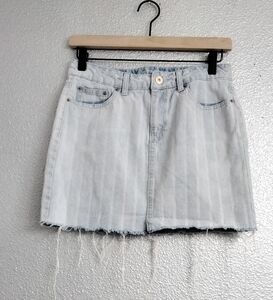 Juniors Denim Mini Skirt    Size 7